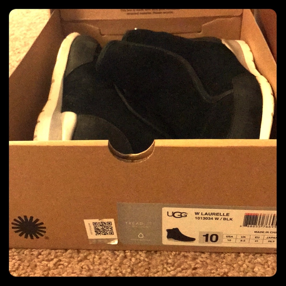 Ugg tennis shoe size 10